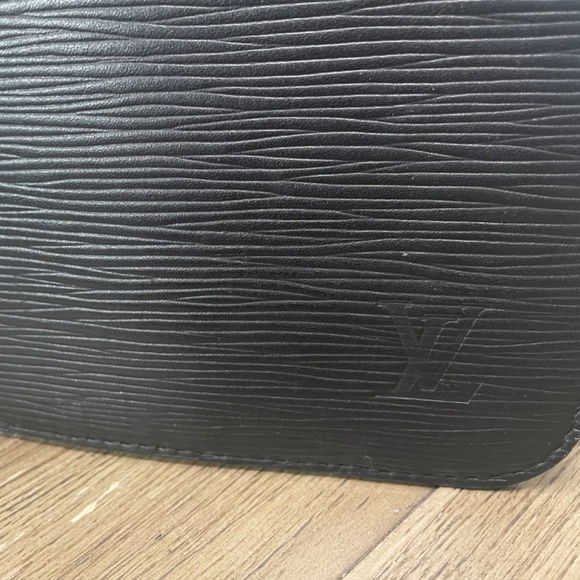 Louis Vuitton Neverfull Wristlet - Picture 3 of 7